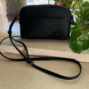 🌸CUTE BLACK CROSSBODY